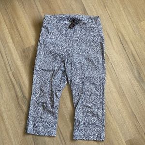 Women’s stretch capri pants